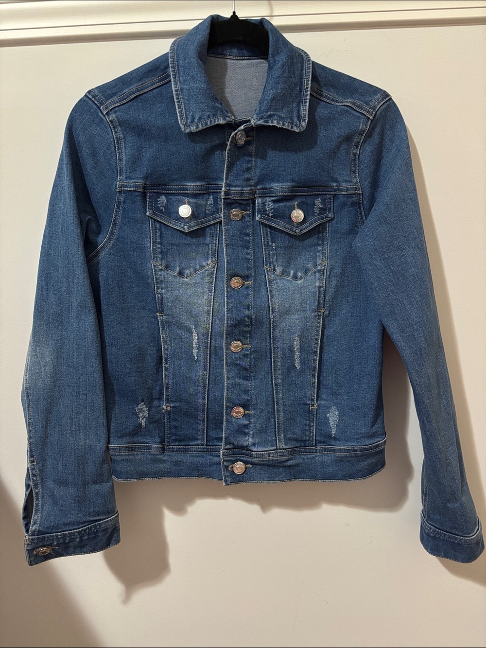 Classic Distressed Denim Trucker Jacket Medium Wash